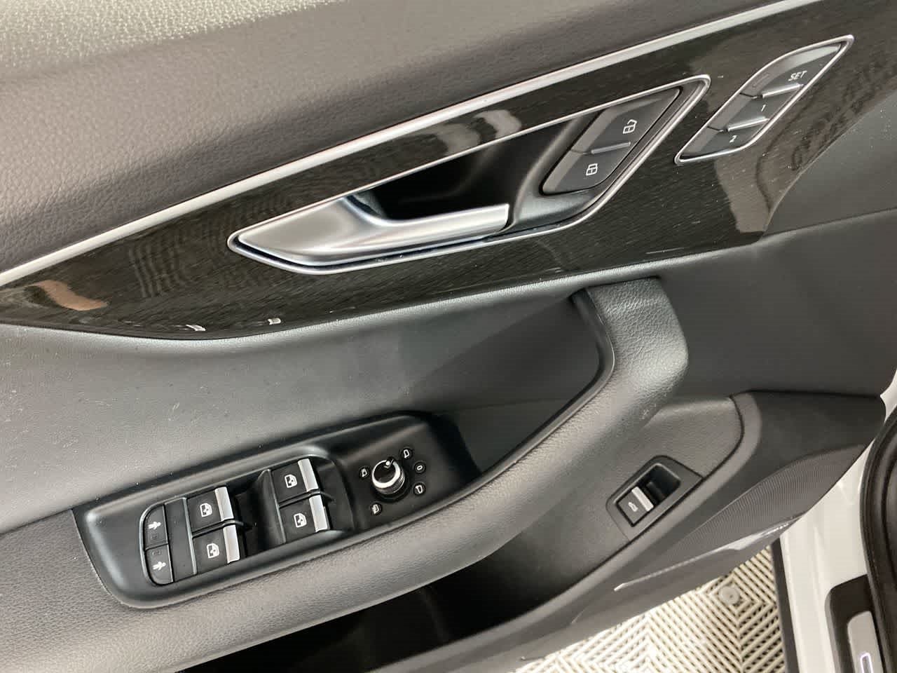 2020 Audi Q7 Premium Plus